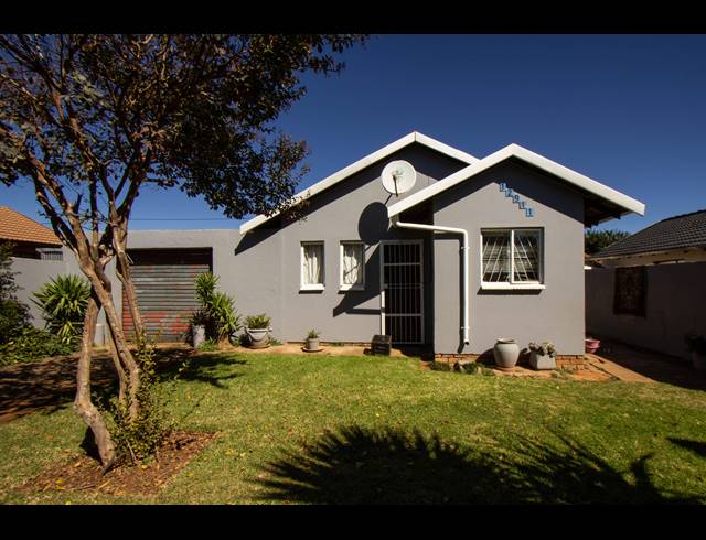 2 BEDROOM FREESTANDING FOR SALE IN KAGISO